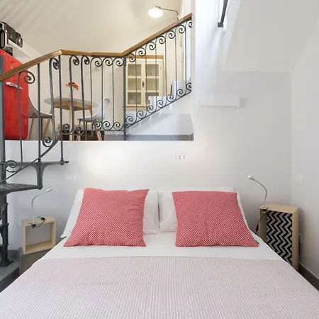 Quiet Pied A Terre With Terrace In Borgo Pio דירה *