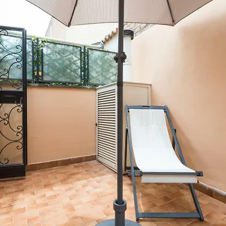 דירה Quiet Pied A Terre With Terrace In Borgo Pio רומא