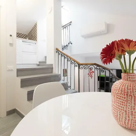 Apartament Quiet Pied A Terre With Terrace In Borgo Pio *