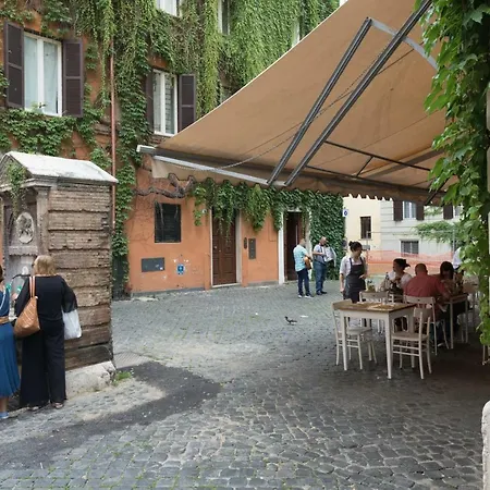 Apartament Quiet Pied A Terre With Terrace In Borgo Pio Rzym