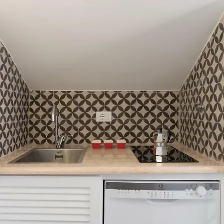 Apartament Quiet Pied A Terre With Terrace In Borgo Pio Rzym