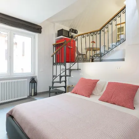 Apartament Quiet Pied A Terre With Terrace In Borgo Pio