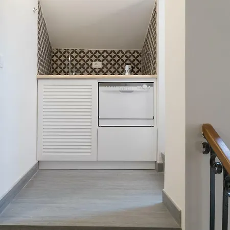 Quiet Pied A Terre With Terrace In Borgo Pio Apartament