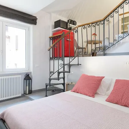 Quiet Pied A Terre With Terrace In Borgo Pio Rzym